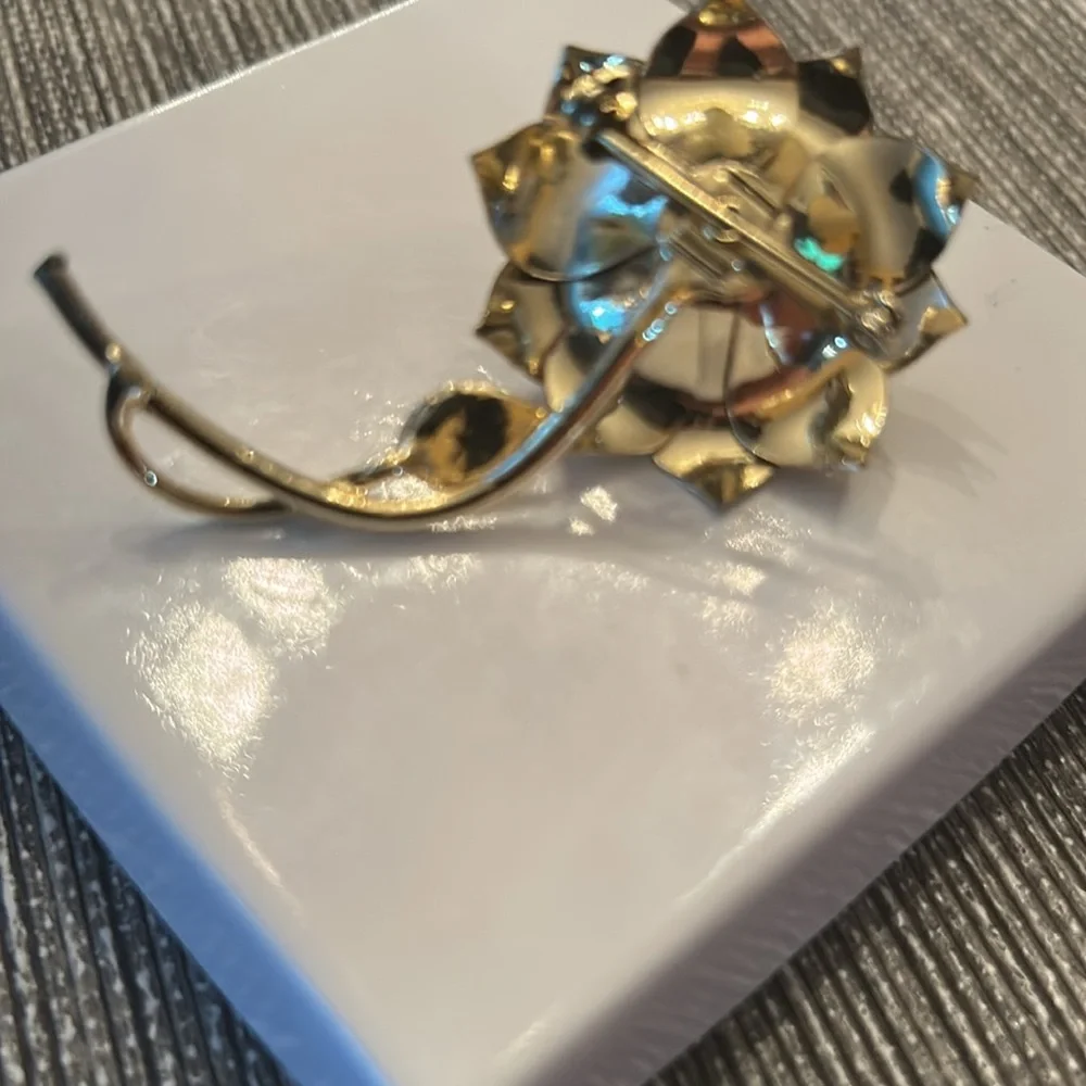 Vintage floral brooch 3D brushed gold tone finish  nature romantic cottagecore